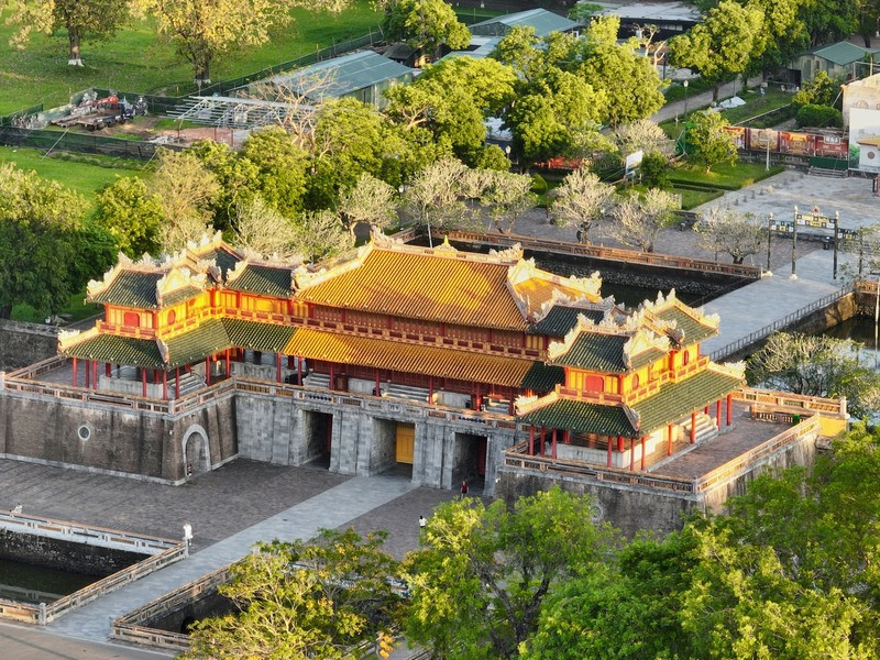 Huế nổi tiếng với những công trình đền đài, lăng tẩm cổ kính, in đậm dấu ấn văn hóa thời đại
