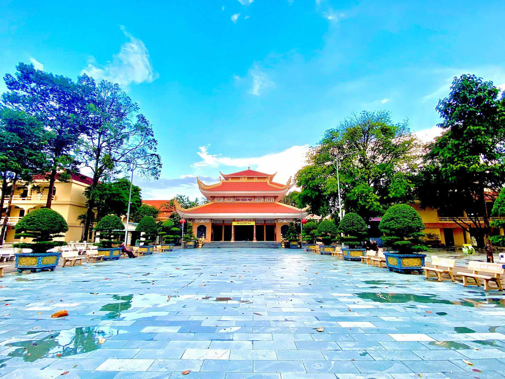 Ngôi chùa này được sáng lập bởi cố Hòa thượng Ngộ Chân Tử