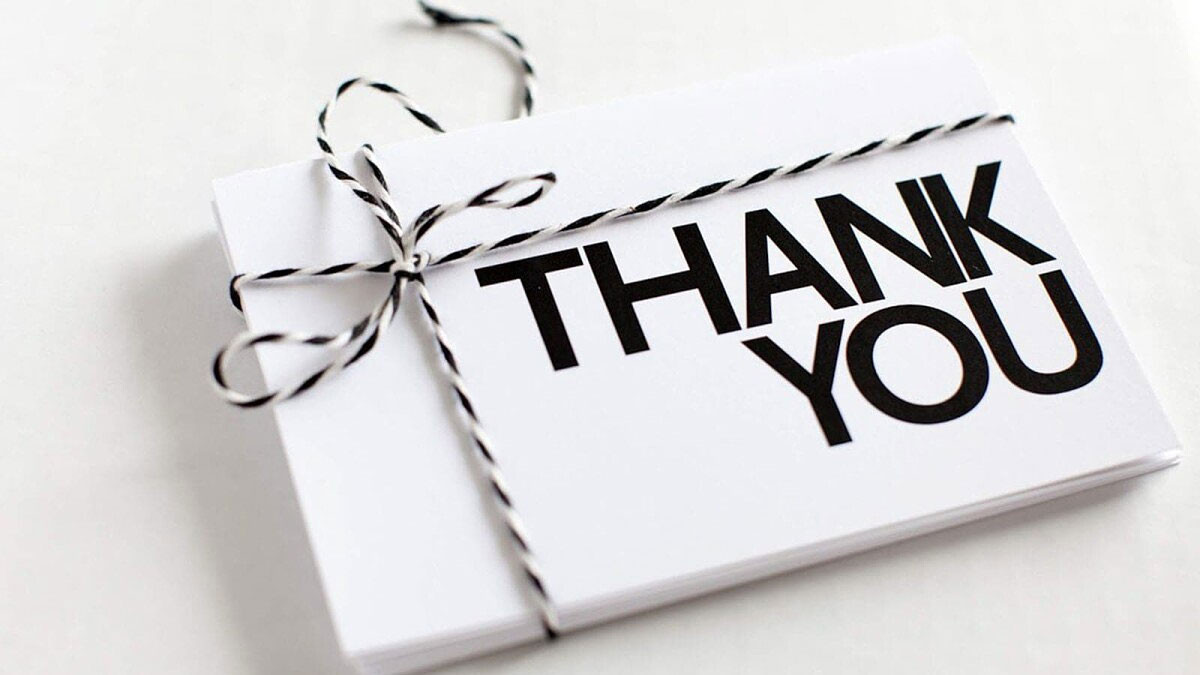 Mẫu hình nền slide cám ơn "Thank you for watching" với tông màu tối và chữ nổi bật