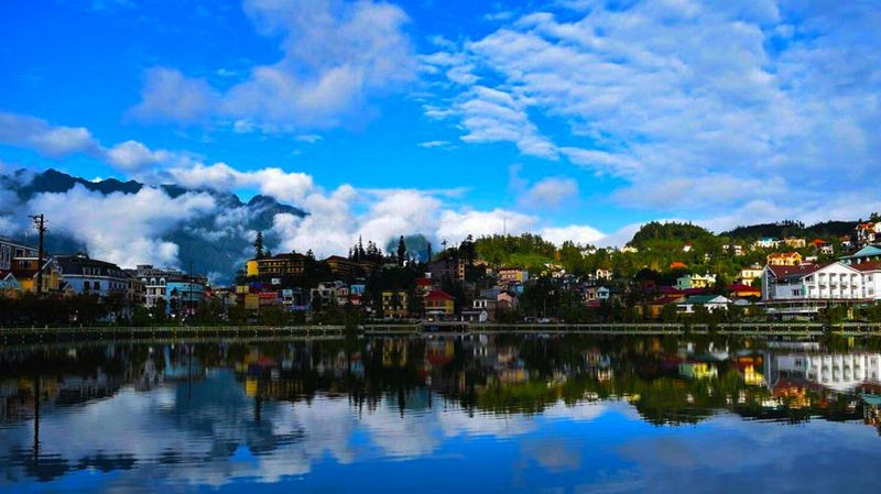 Hồ Sapa yên bình giữa lòng thị trấn