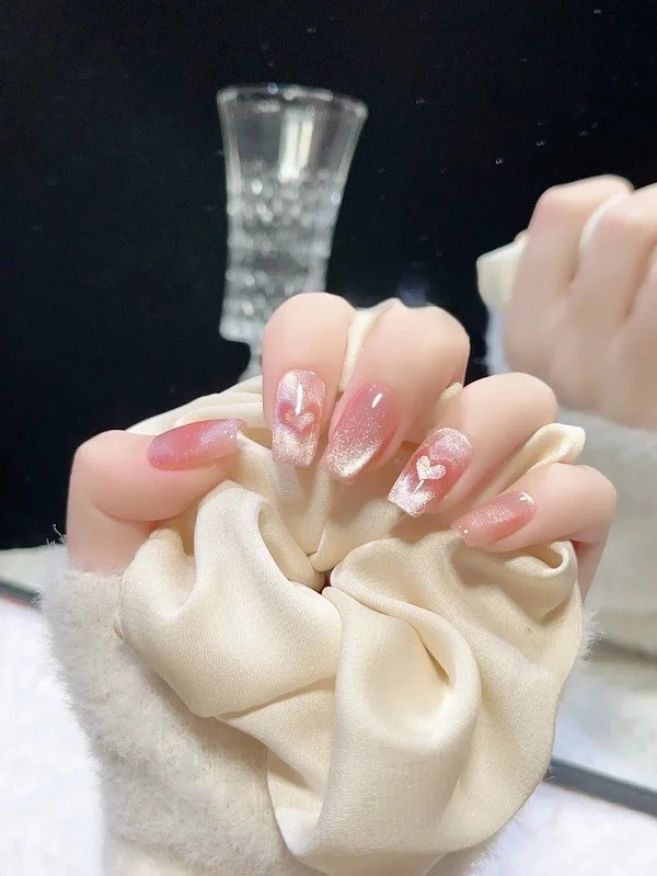 Mẫu nail mắt mèo hồng số 13 mang vẻ đẹp tươi mới