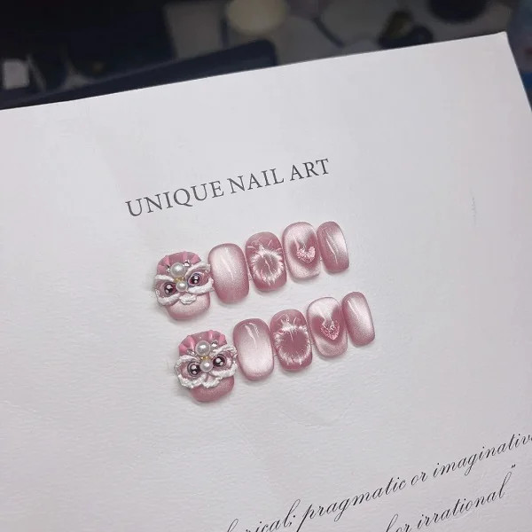 Mẫu nail mắt mèo hồng số 24 với sự kết hợp hài hòa