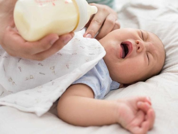 Em bé từ chối bú bình sữa mẹ khi sữa đã bị hỏng