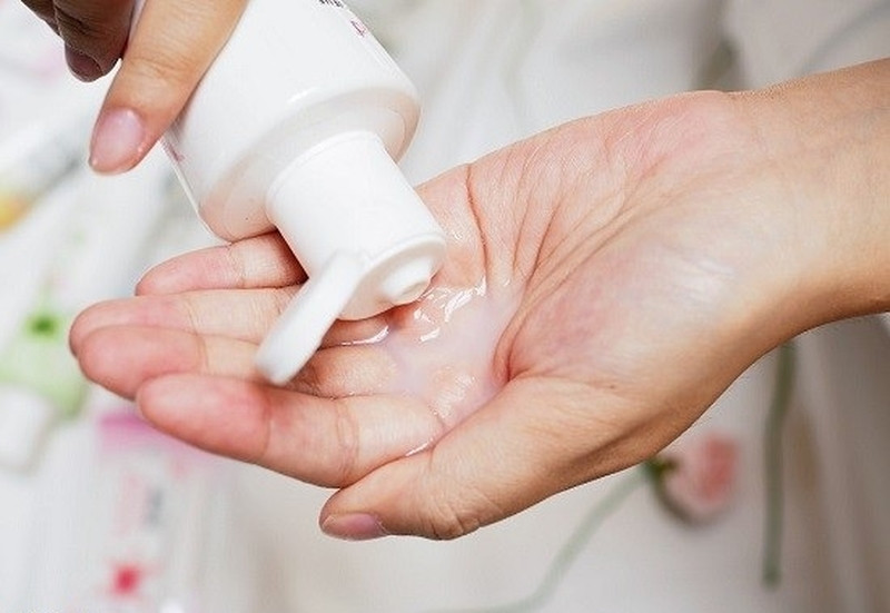 Dùng những sản phẩm vệ sinh cá nhân lành tính, không mùi, dịu nhẹ