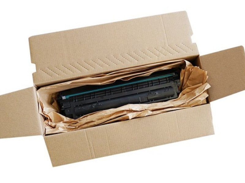 Linh kiện điện tử được đóng gói cẩn thận trong hộp và bao bì chống sốc
