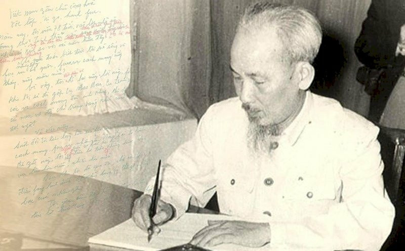 Hình ảnh Bác Hồ viết di chúc