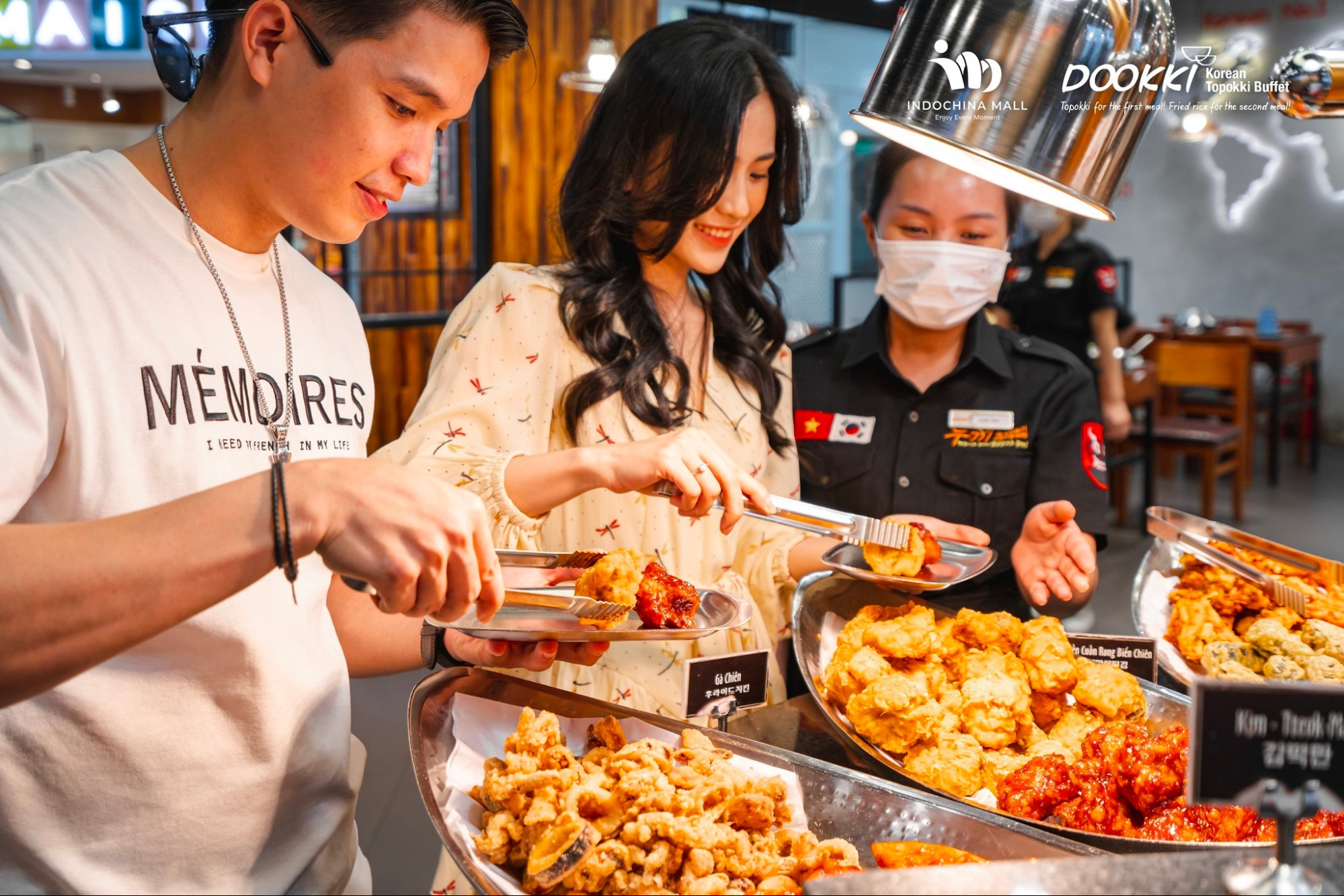 Nhân viên thân thiện, chuyên nghiệp là điểm cộng lớn tại Dookki