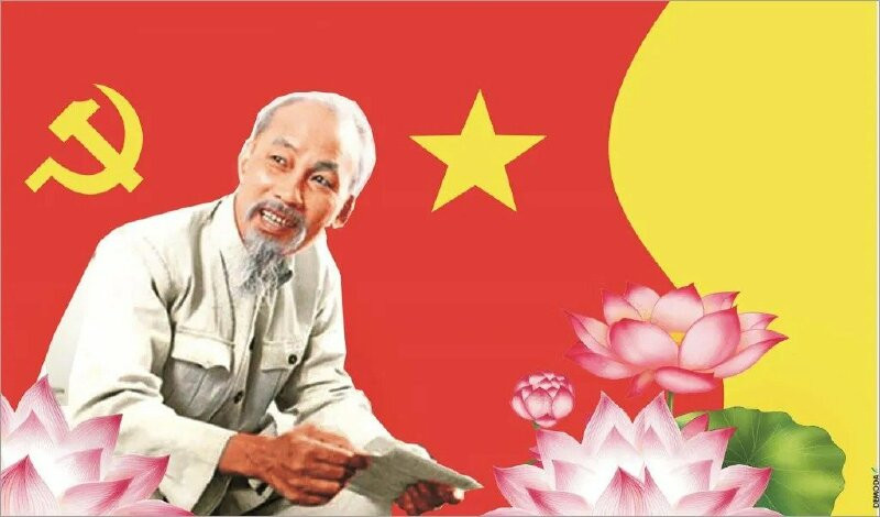 Hình ảnh Bác Hồ cười hiền từ trên nền cờ đỏ, sao vàng, búa liềm, hoa sen